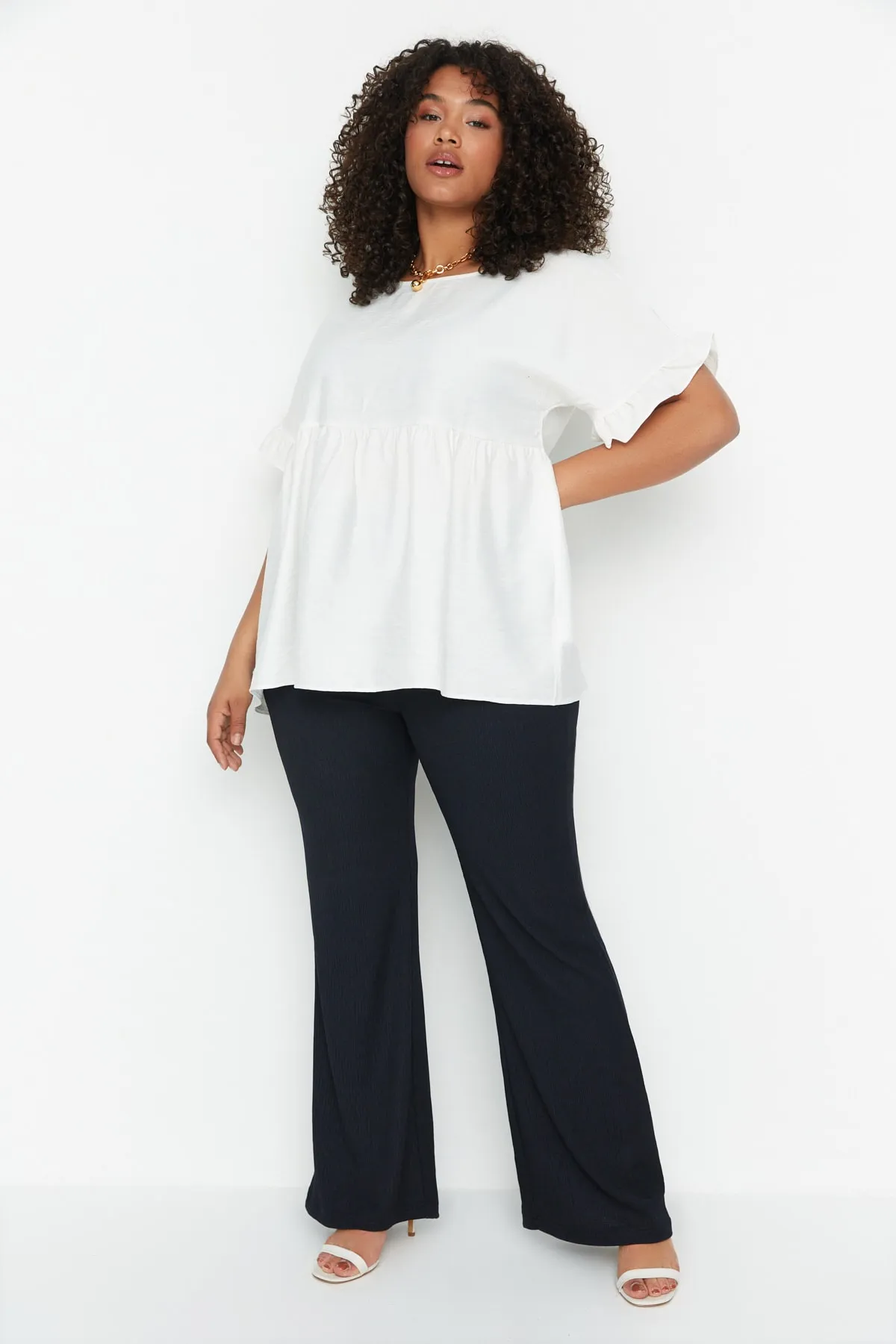 Trendyol Curve  Marineblaue Strickhose mit hohem Bund und spanischen Beinen TBSSS22PL0416