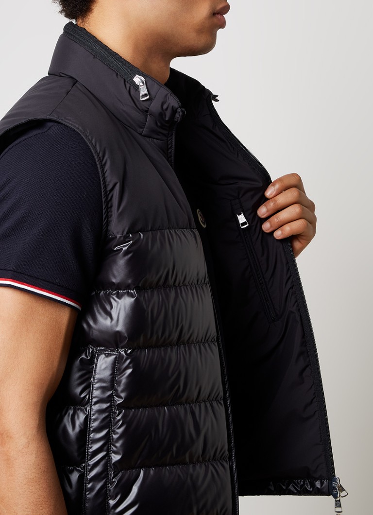 Colete acolchoado Moncler Cerces com enchimento de plumas e logotipo.