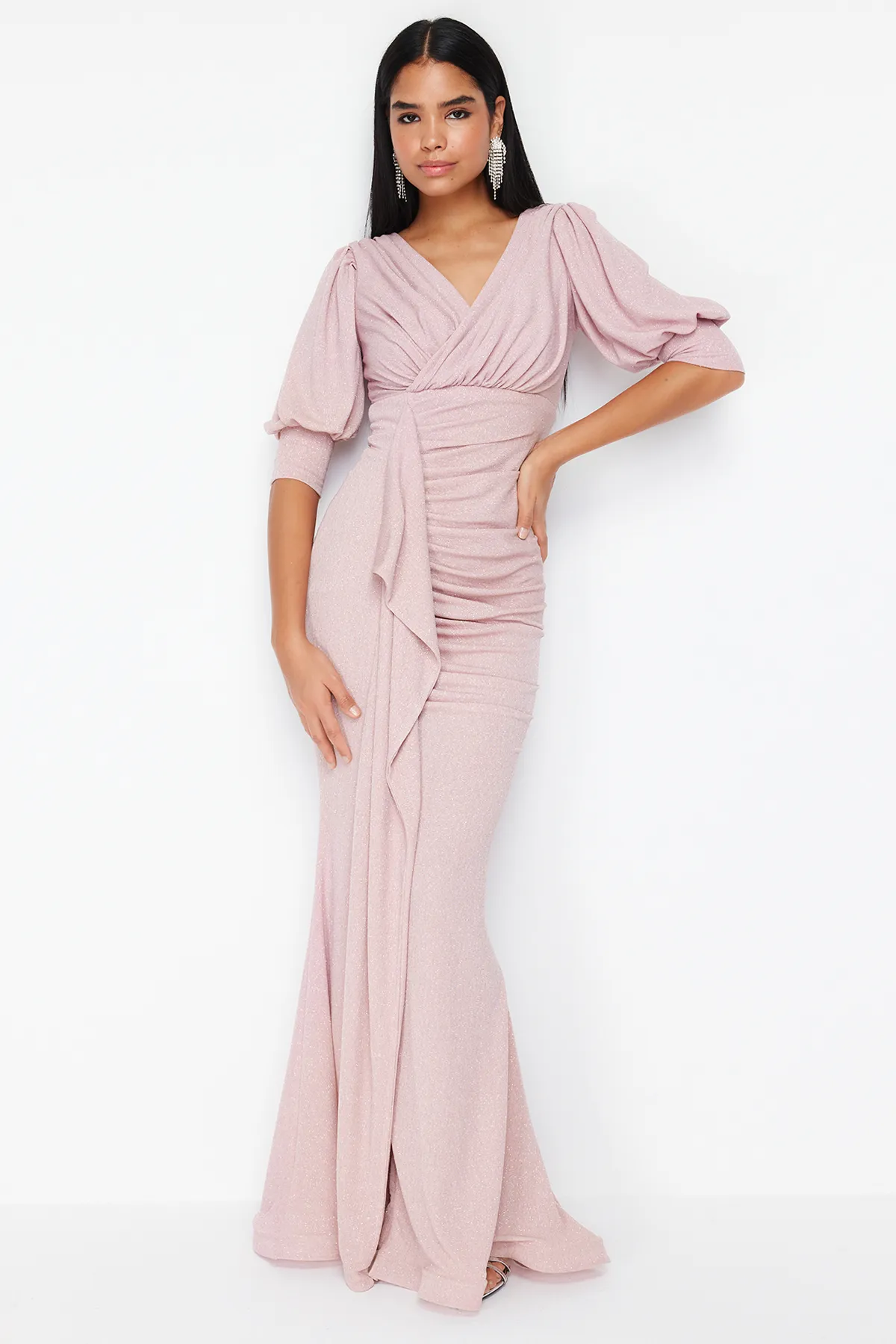 Trendyol Collection  Puderfarbenes, drapiertes, gewebtes, langes, stilvolles Abendkleid TPRSS24AE00104
