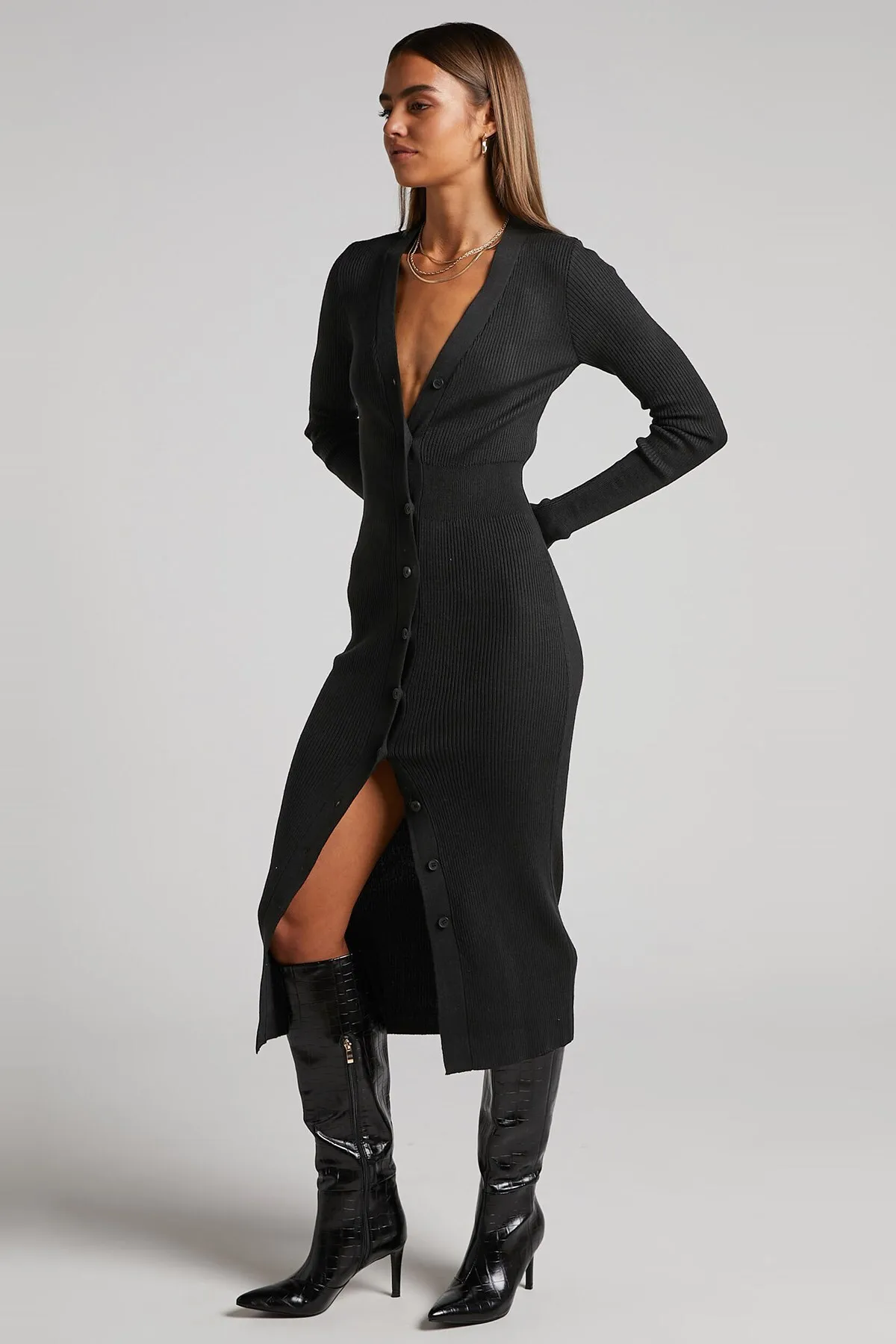 Madmext  Schwarzes, geknöpftes, langes Strickkleid mit V-Ausschnitt Mg1703