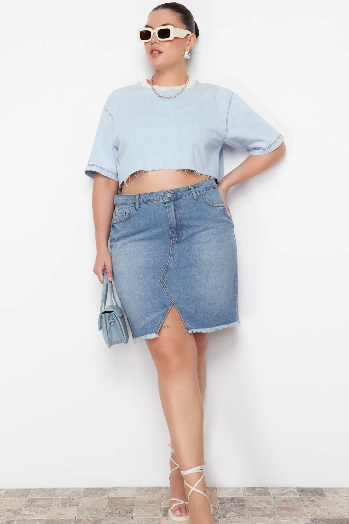 Trendyol Curve  Hellblauer Bleistift-Jeansrock mit hoher Taille TBSSS23AZ00006