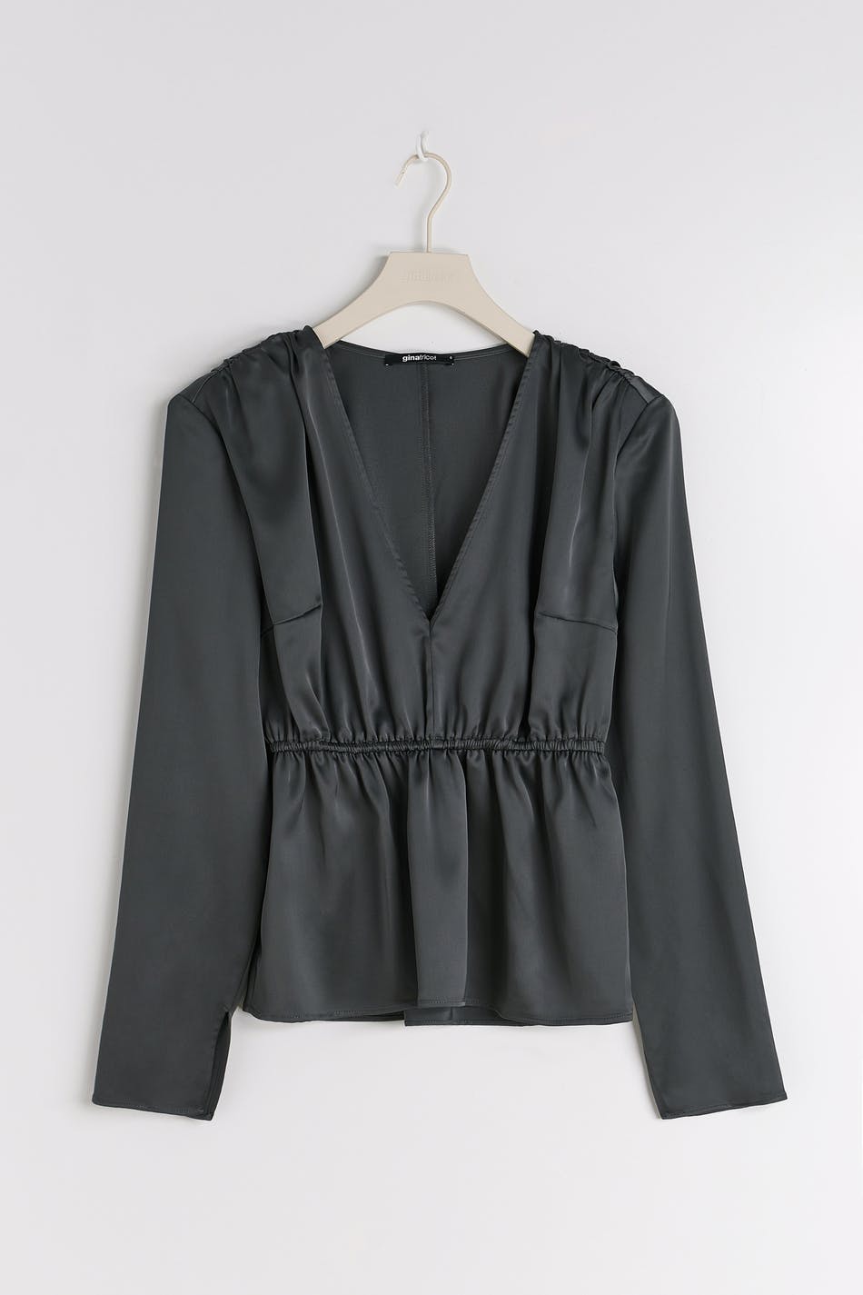 Shoulder pads blouse