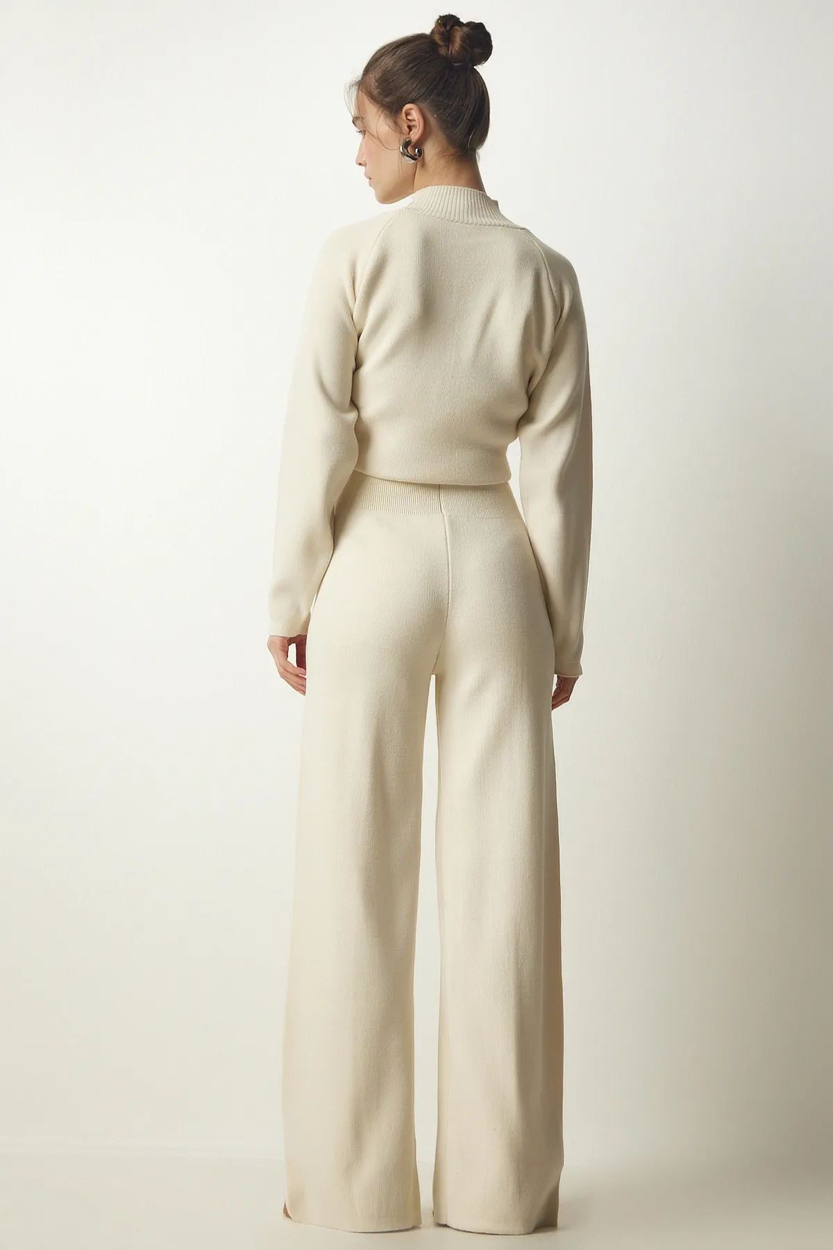 Happiness İstanbul  Stilvolles Strick-Sweatshirt-Hosen-Set für Damen in Creme MU00012
