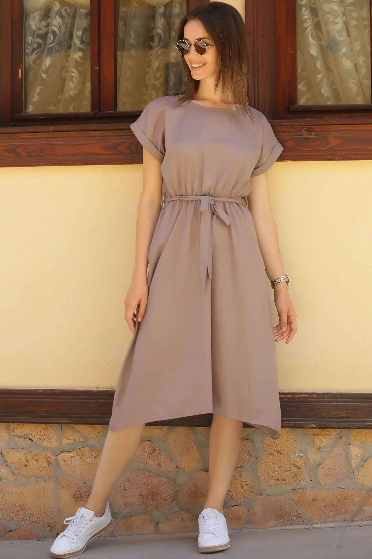 armonika  Nerzfarbenes Damenkleid mit elastischer Taille und Bindeband ARM-18Y001120