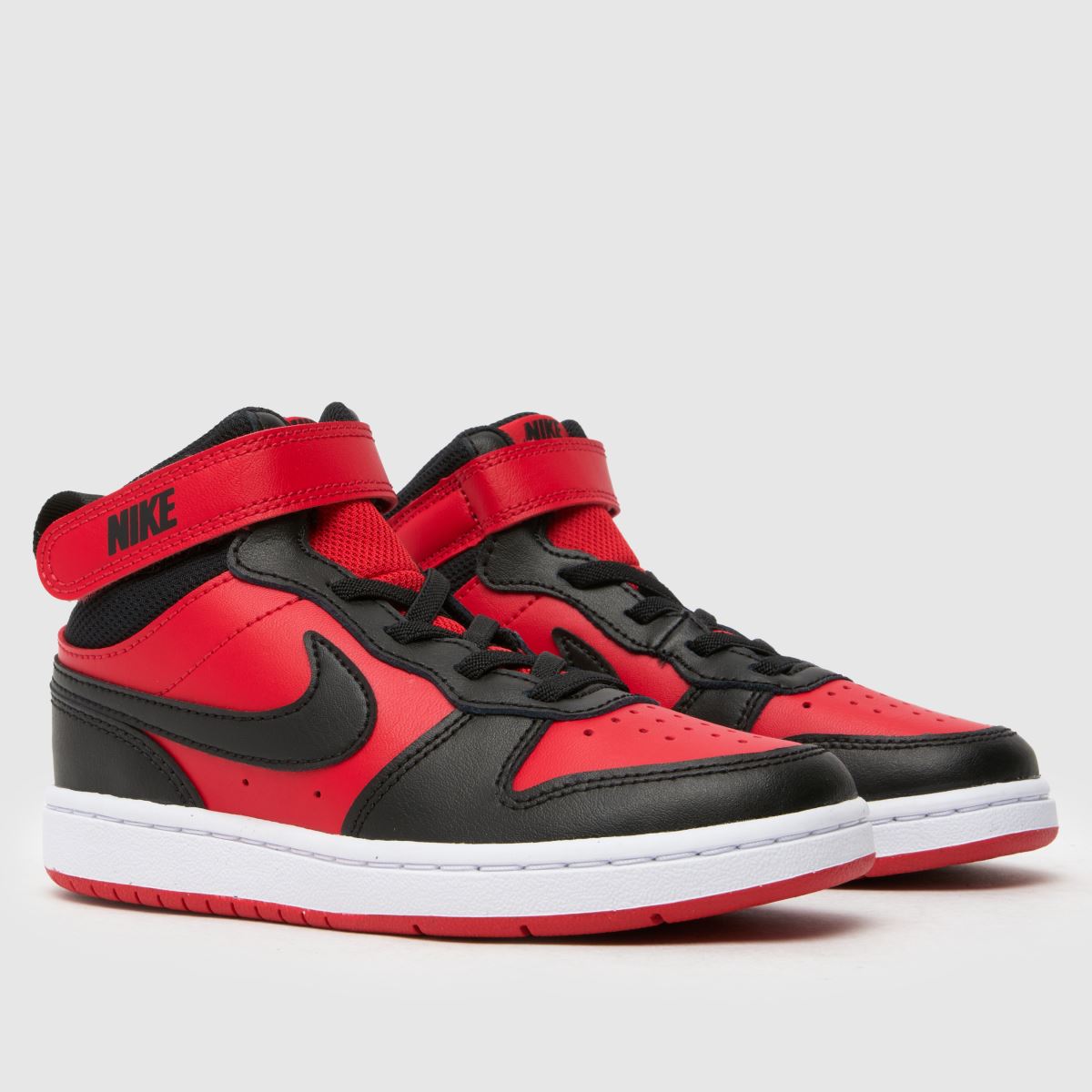 Nike röda multi court borough mid 2 pojkar junior träningsskor