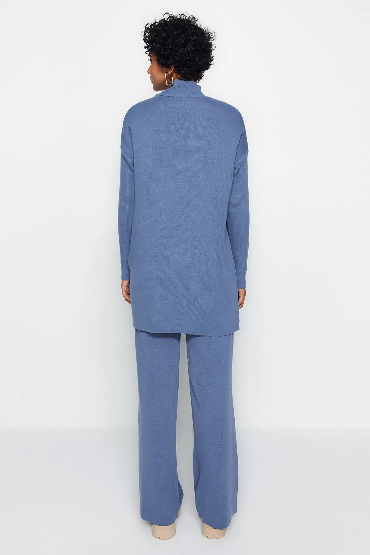 Trendyol Modest  Indigoblaues Strickoberteil-Set mit Schlitz und weitem Bein TCTAW24US00028