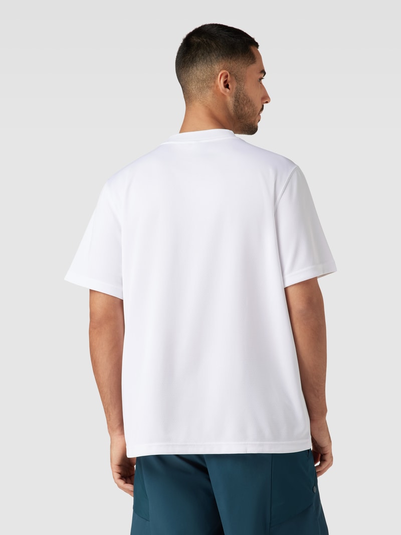 T-Shirt mit Label-Stitching in weiß