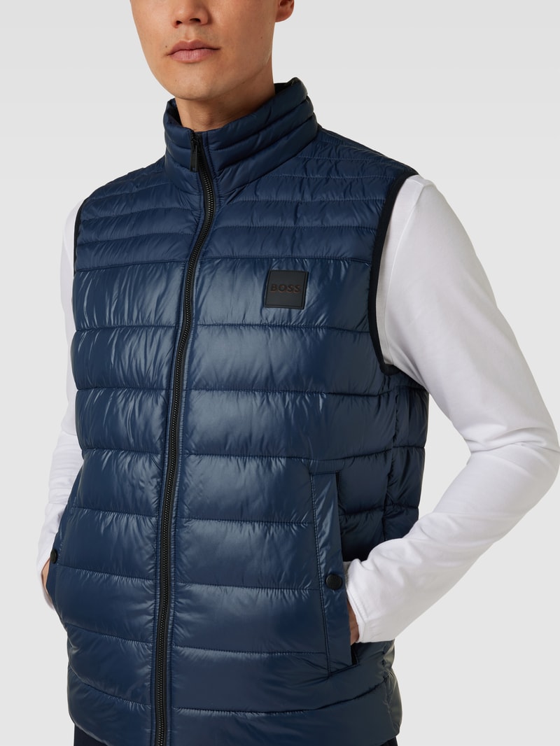 Steppweste mit Label-Patch Modell 'Odeno' in marineblau