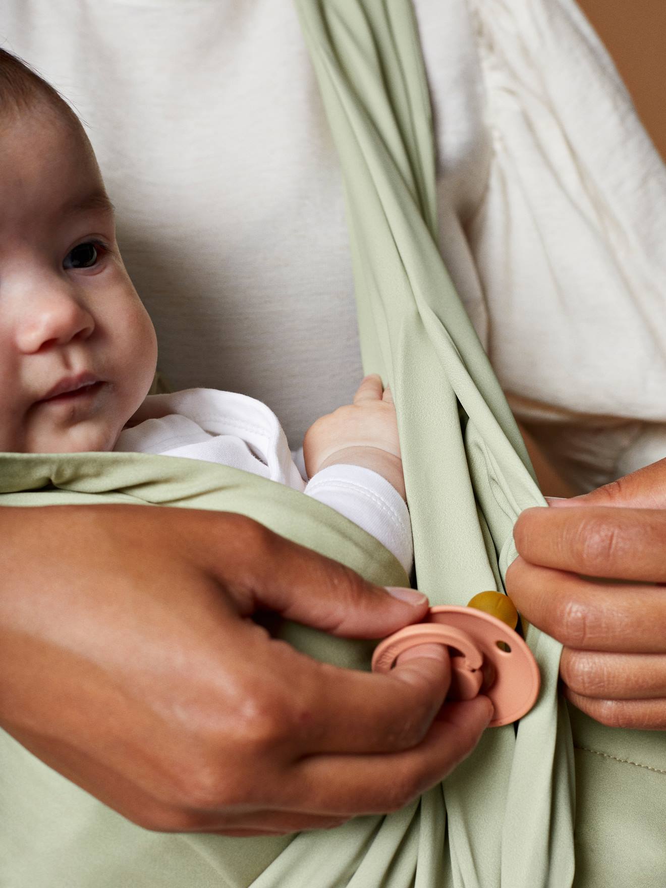 Echarpe porte-bébé IZZZI beige sable
