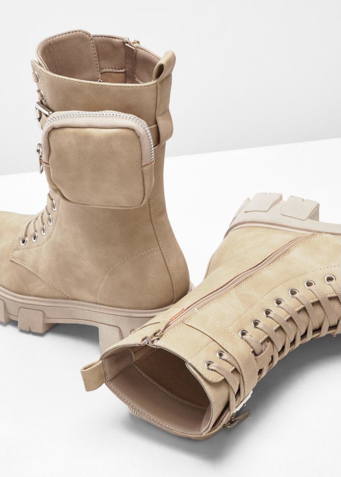 Schnürstiefel