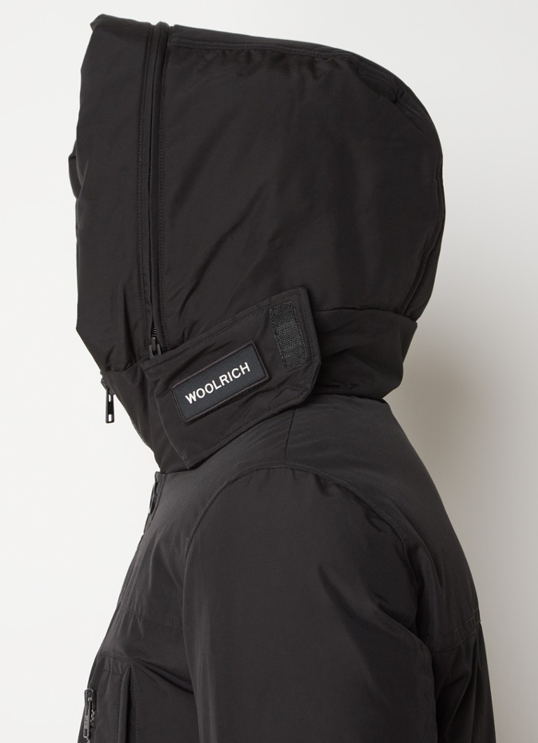Prošívaná bunda Woolrich Ramar s péřovou výplní a kapsami s ventilkem