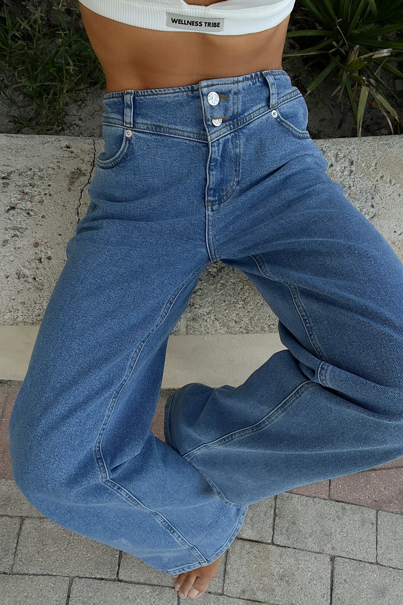 Tief geschnittene Jeans mit Taschendetail