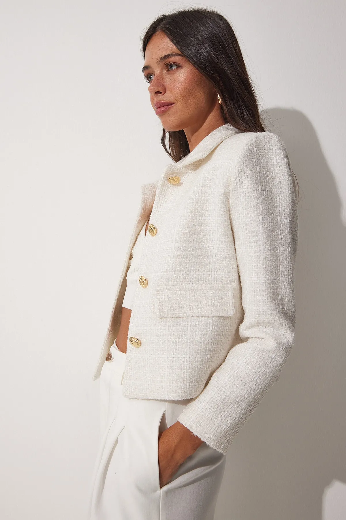 Happiness İstanbul  Ecrufarbene Dore-Tweed-Webjacke für Damen mit Knöpfen WF00021