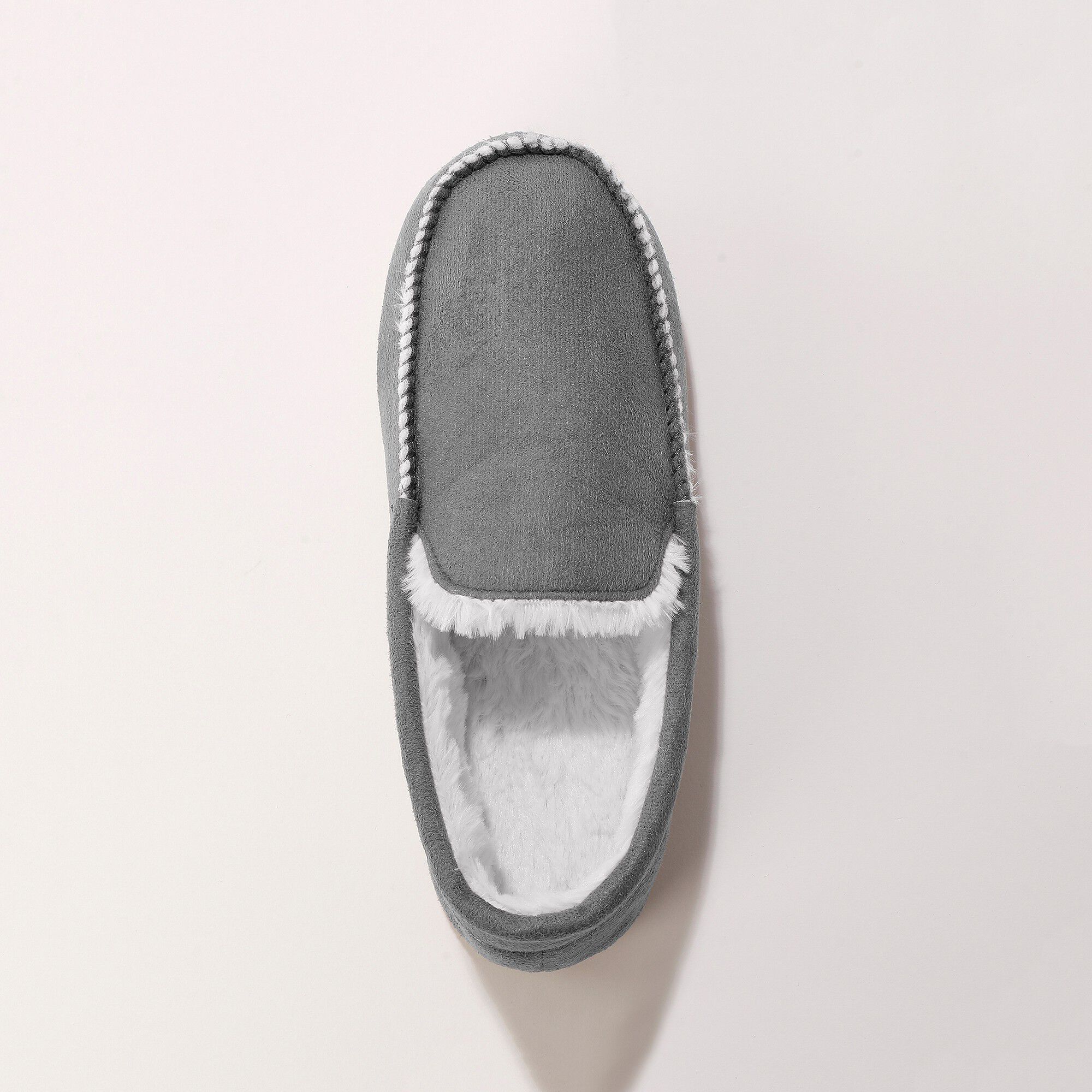 Pantoufles fourrées style mocassin