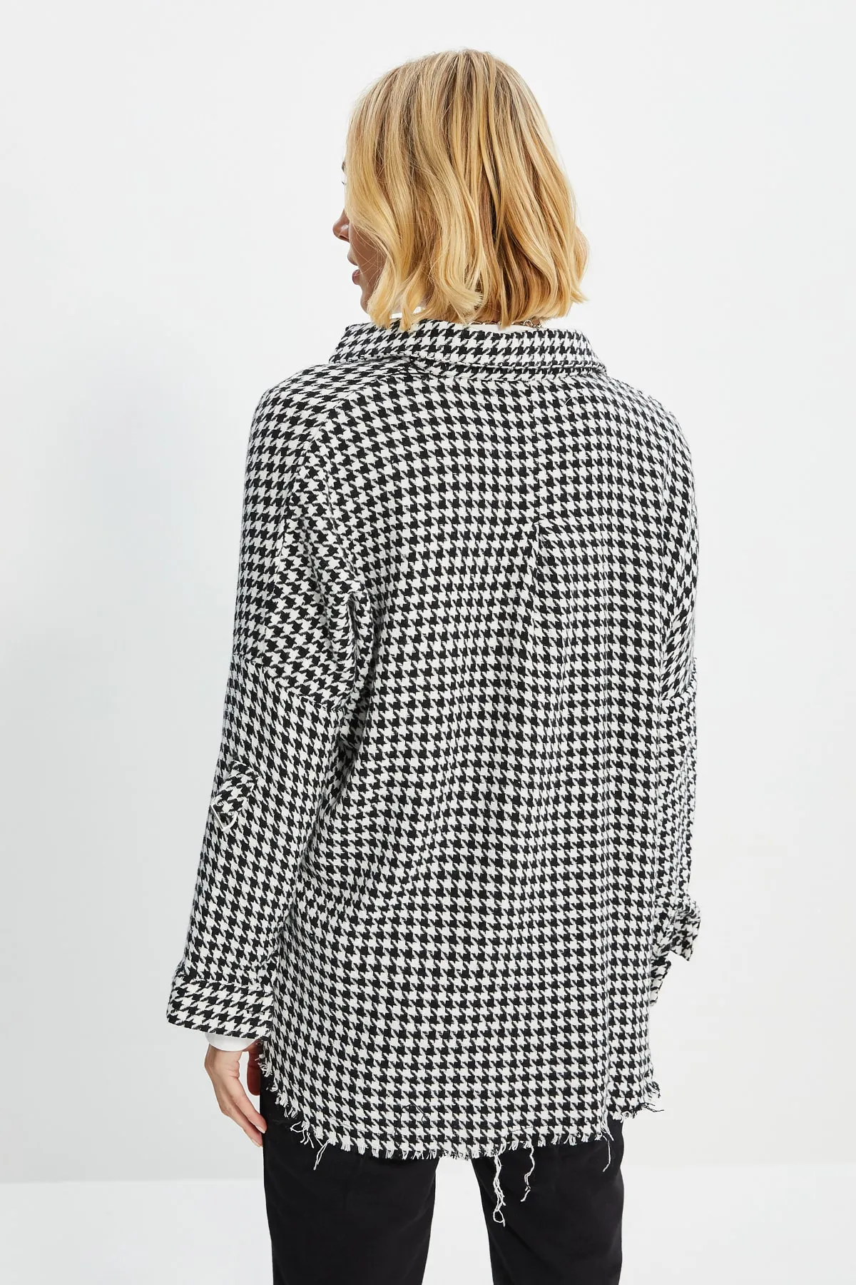 Trendyol Collection  Schwarzes Sakkohemd mit Hahnentrittmuster und Rock - Dirty Finish, gewebt TWOAW20GO0159