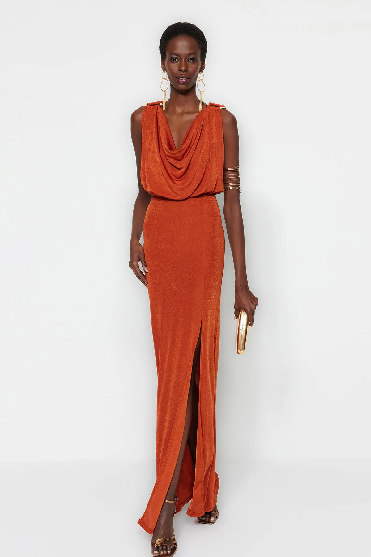 Trendyol Collection  Langes Abendkleid aus Kachelstrick TPRSS23AE00048