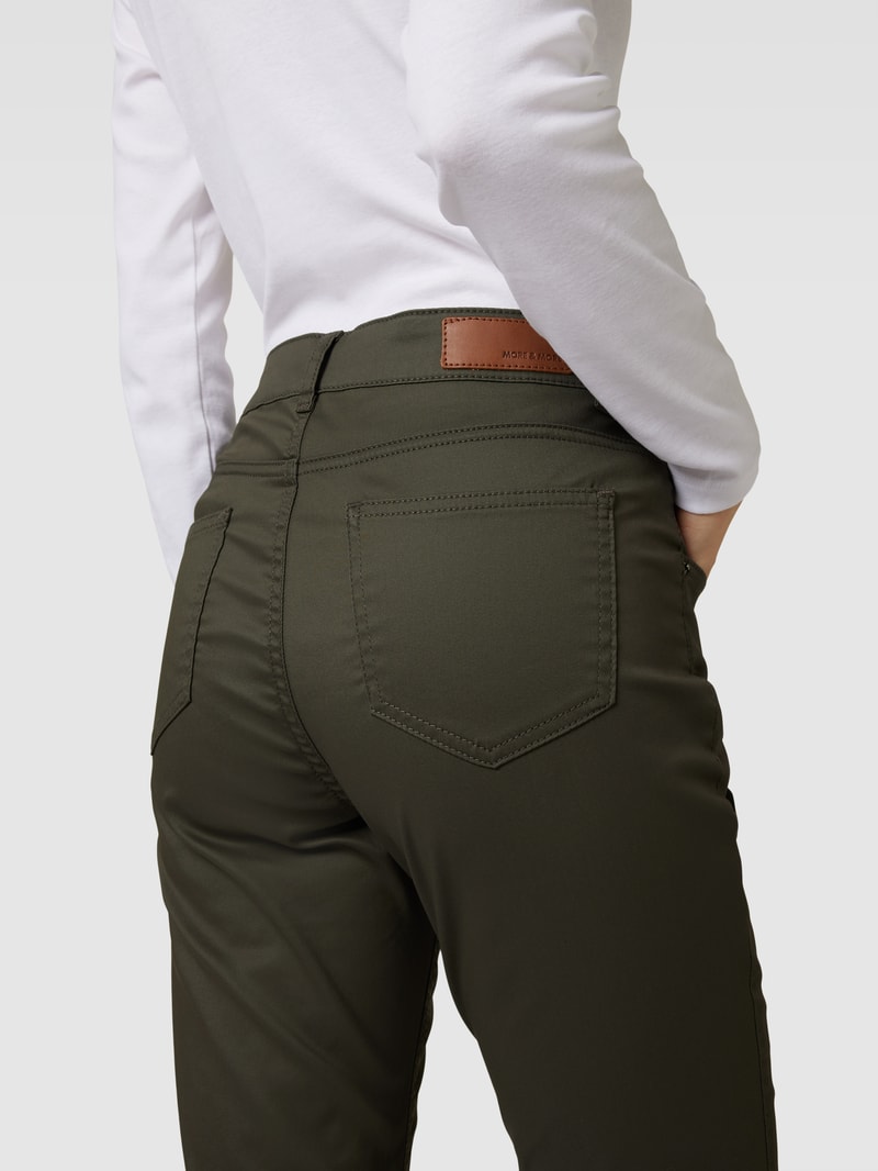Hose in Leder-Optik in olivgrün