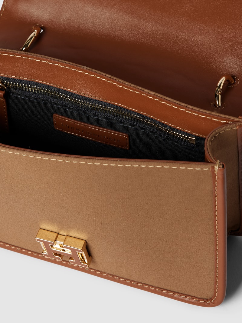Umhängetasche aus Baumwolle mit Label-Details in cognac