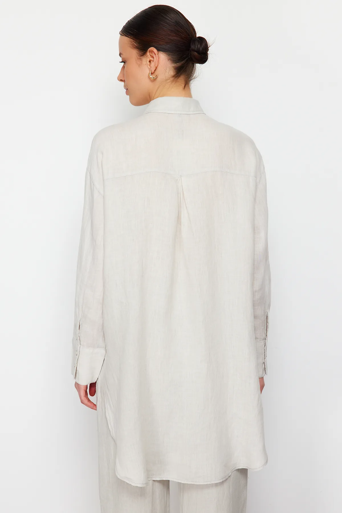Trendyol Collection  Graues Oversize-Hemd aus 100 % Leinen TWOSS24GO00118