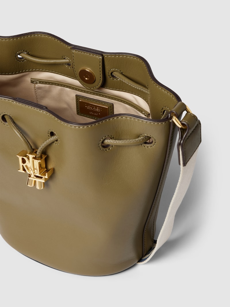 Bucket Bag mit Label-Detail Modell 'ANDIE' in olivgrün