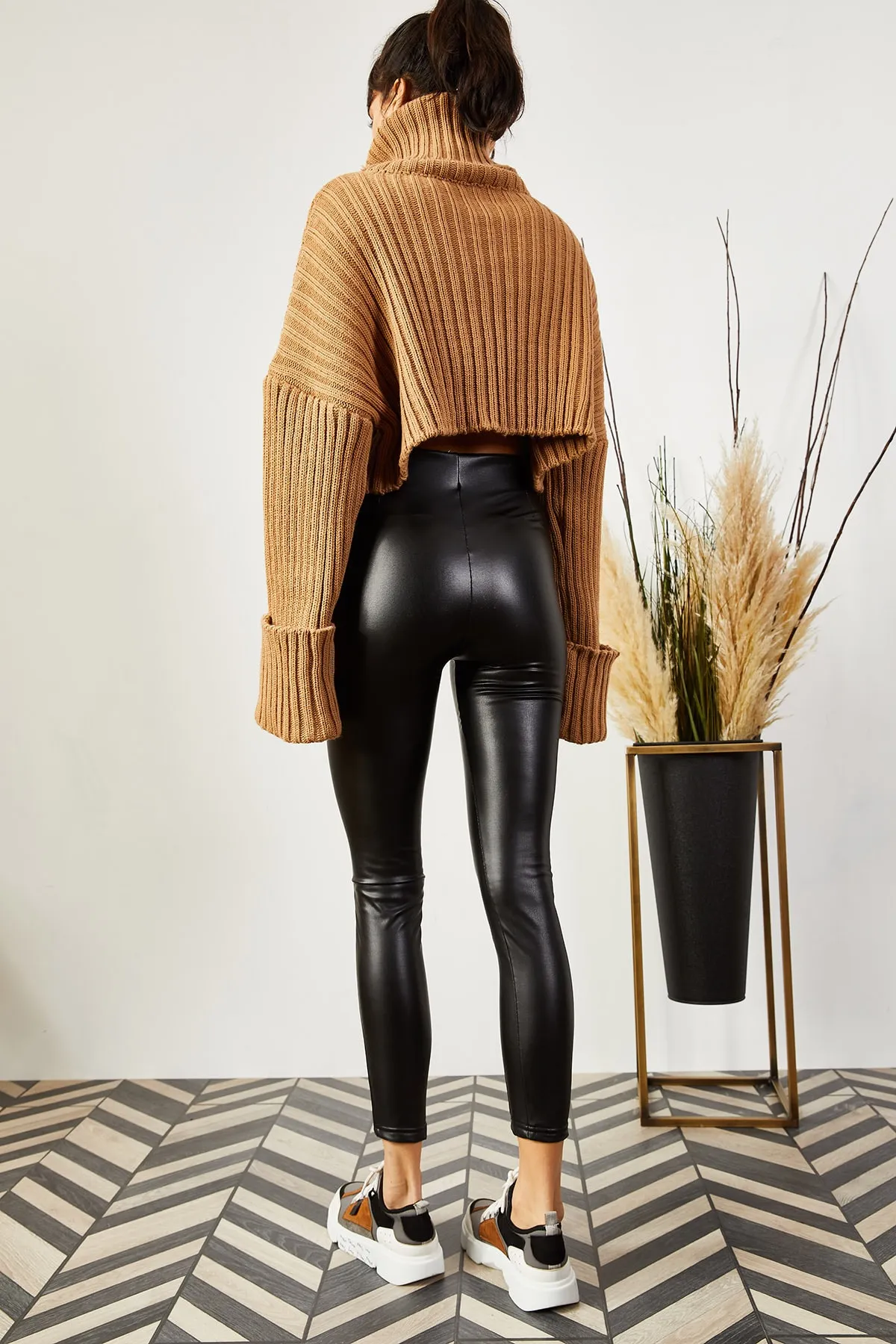 Olalook  Schwarze Leggings aus Kunstleder für Damen mit Fleece-Innenseite TYT-19000045