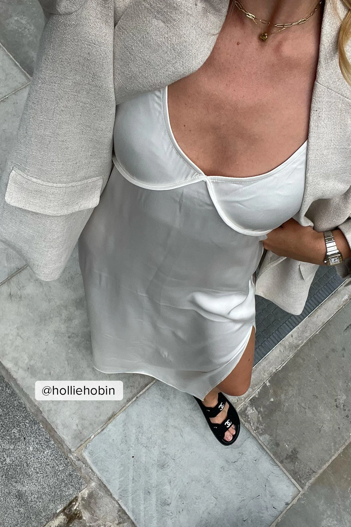 Maxikleid aus Satin mit Schlitzdetail