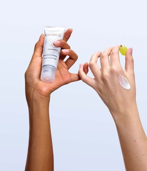 CAUDALIE Vinoperfect Dark Spot Correcting Handcreme-50 ml