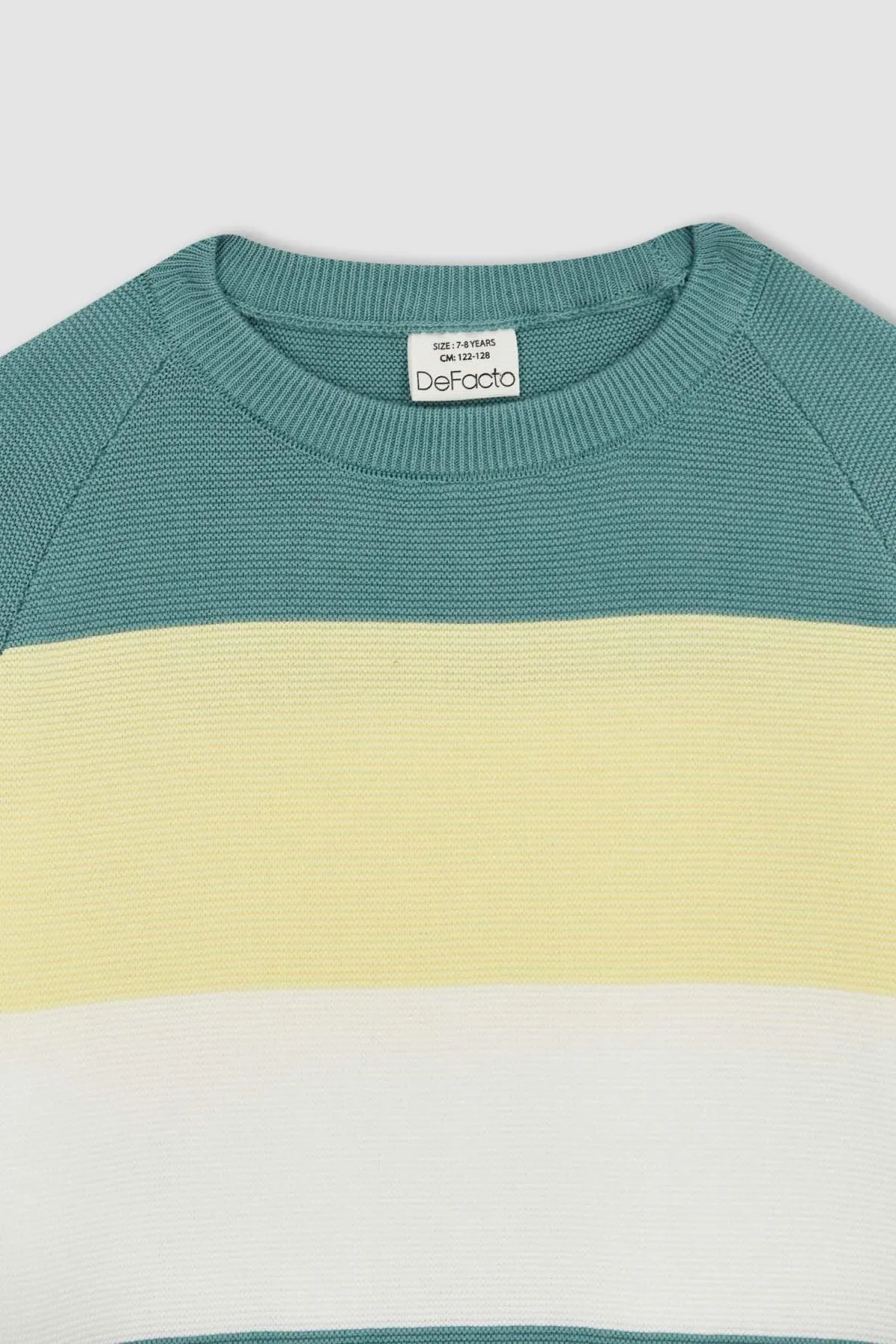 DeFacto  Strickpullover für Jungen mit normaler Passform und Rundhalsausschnitt