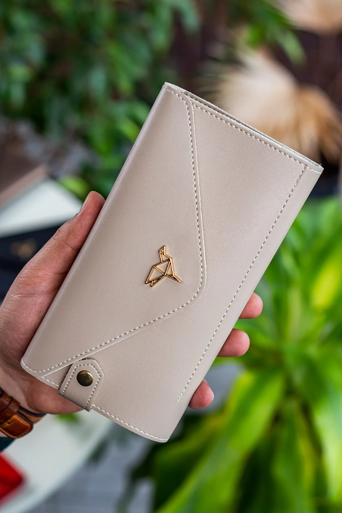 Garbalia  Beigefarbene Damenbrieftasche mit Umschlagmodell und Telefon- und Münzfach