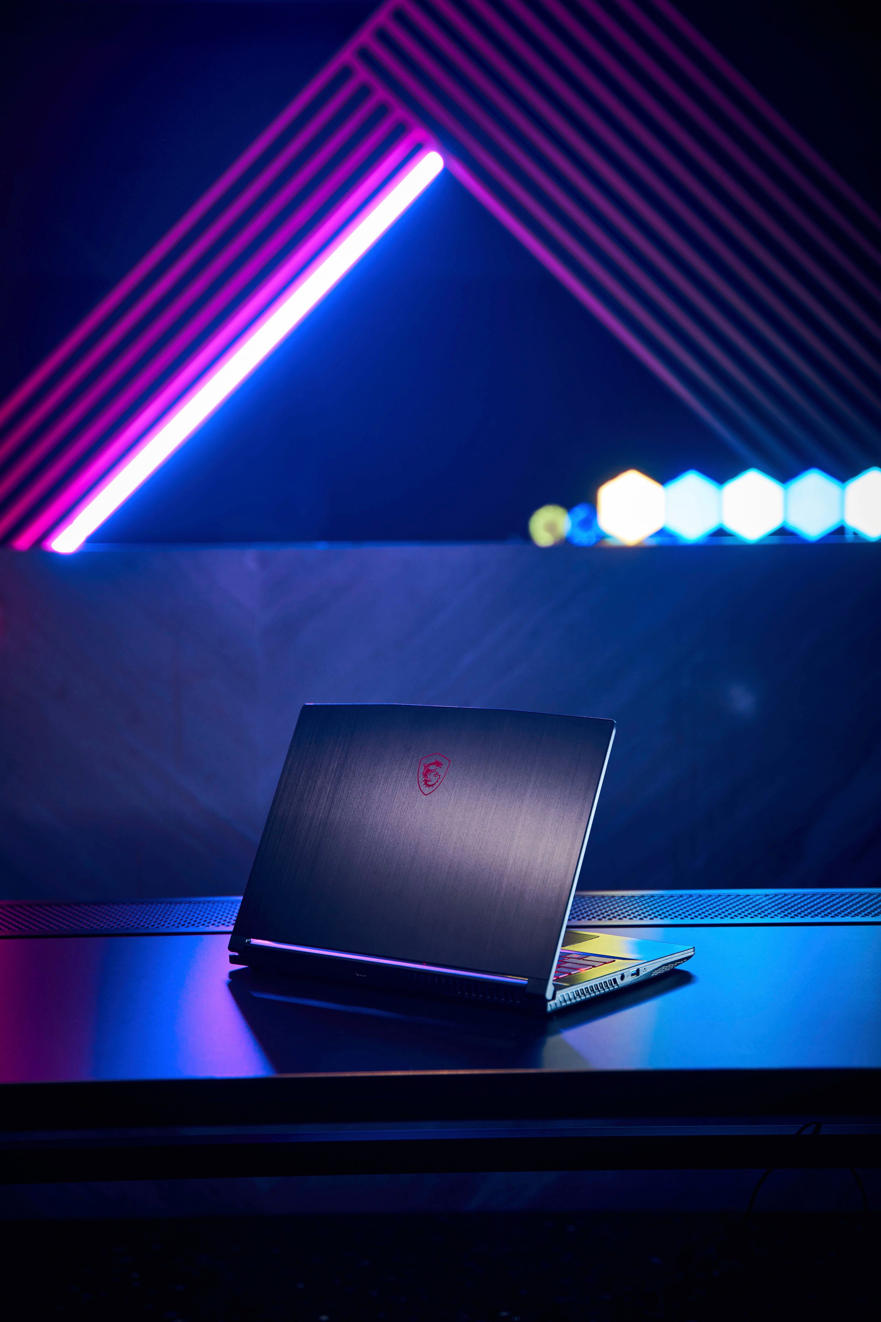 MSI Thin GF63 12UC-822 Gaming-Notebook (39,6 cm/15,6 Zoll, Intel Core i5 12450H, GeForce RTX 3050, 512 GB SSD)