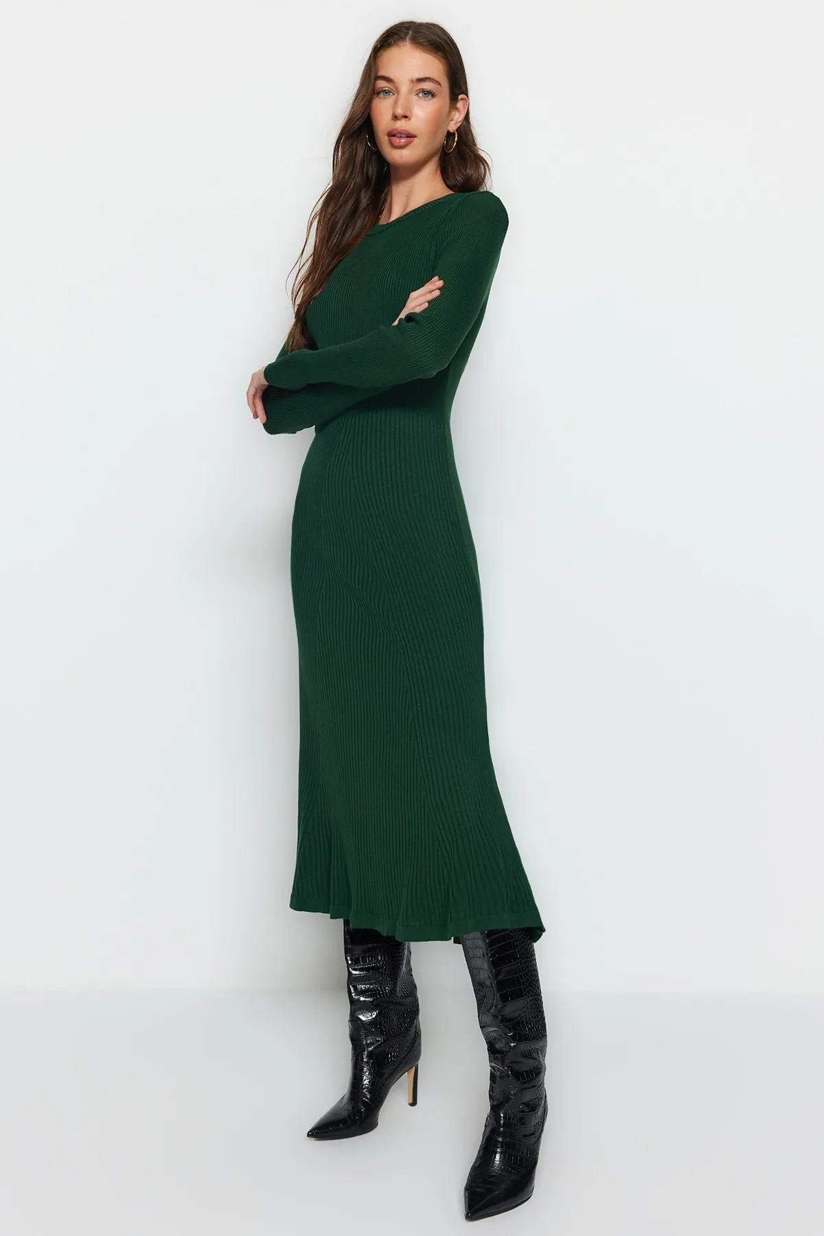 Trendyol Collection  Smaragdgrünes Midi-Strickkleid mit Rundhalsausschnitt TWOAW21EL0422