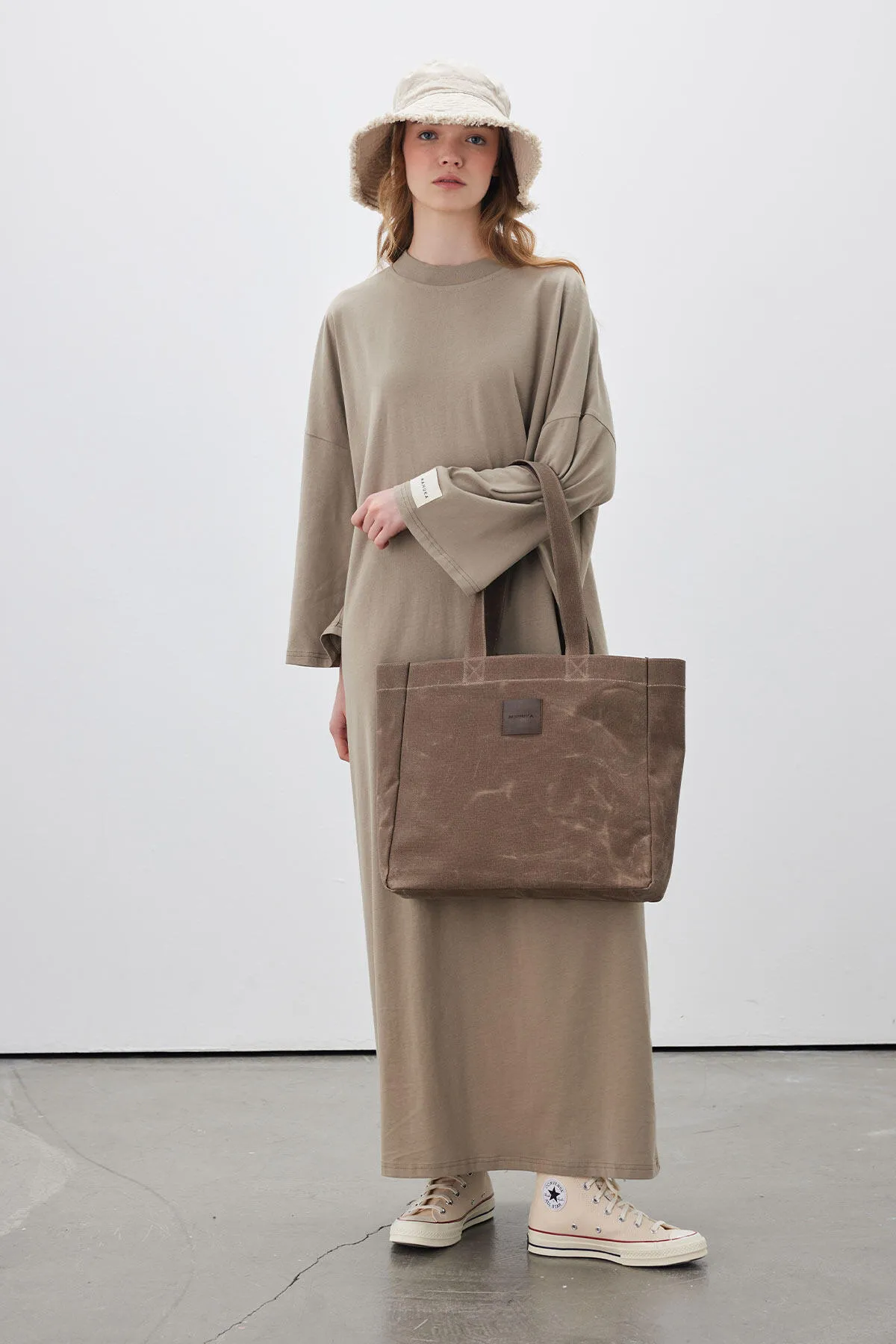 Manuka  Übergroßes langes bequemes Kleid Nerz