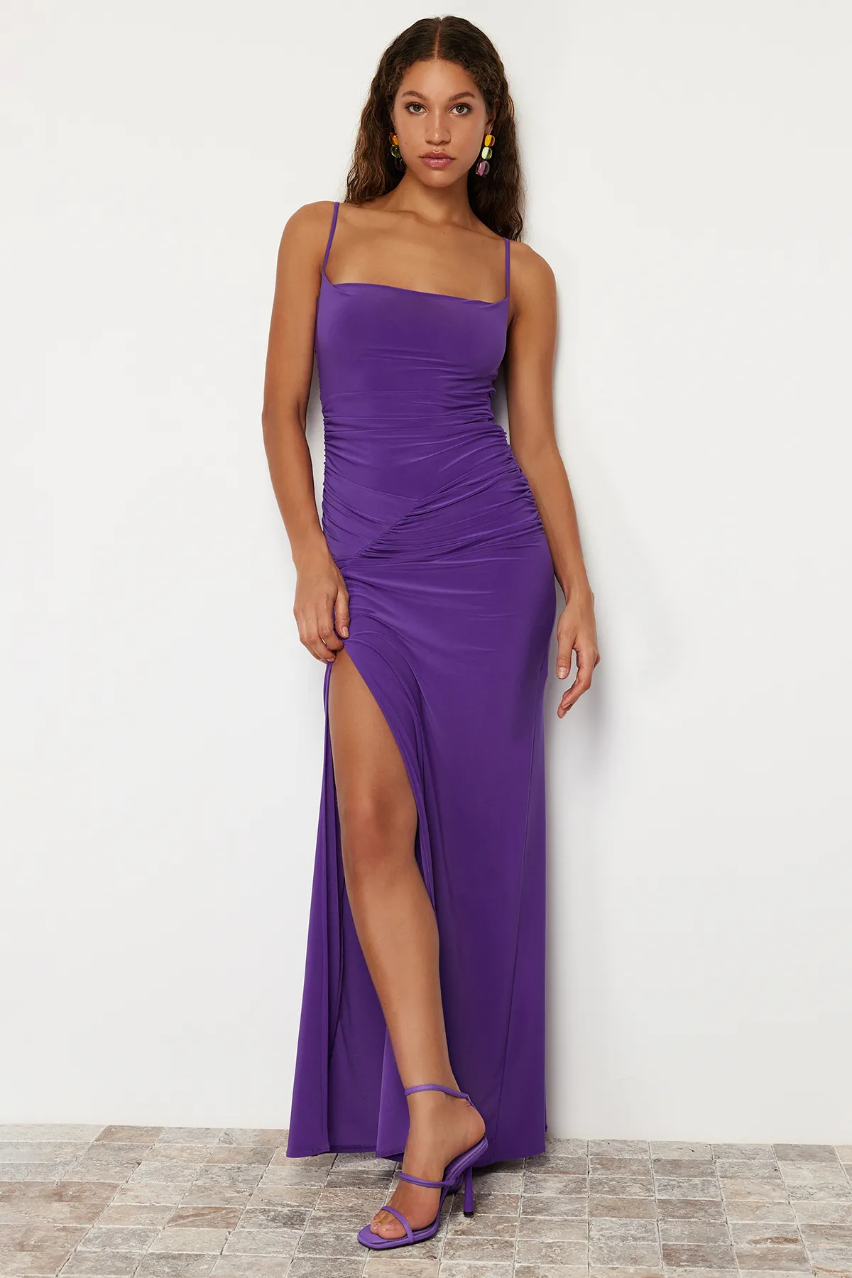 Trendyol Collection  Pflaumenfarbenes, schlichtes, gestricktes Abendkleid und Abschlusskleid TPRSS22AE0112
