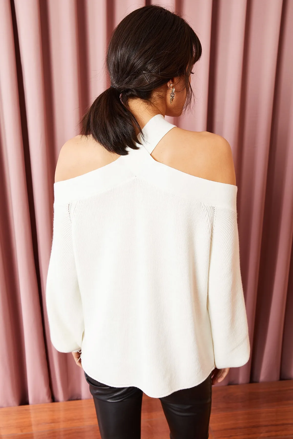 Olalook  Ecrufarbener Strickpullover mit überkreuztem Ausschnitt für Damen KZK-19000192