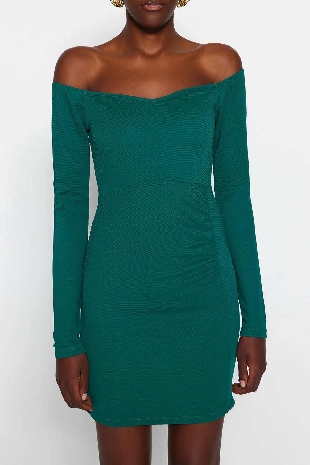 Trendyol Collection  Smaragdgrünes, osmanisches Raffungskleid mit detailliertem, tailliertem, flexiblem Strickkleid mit Minischlitz TWOAW24EL00226