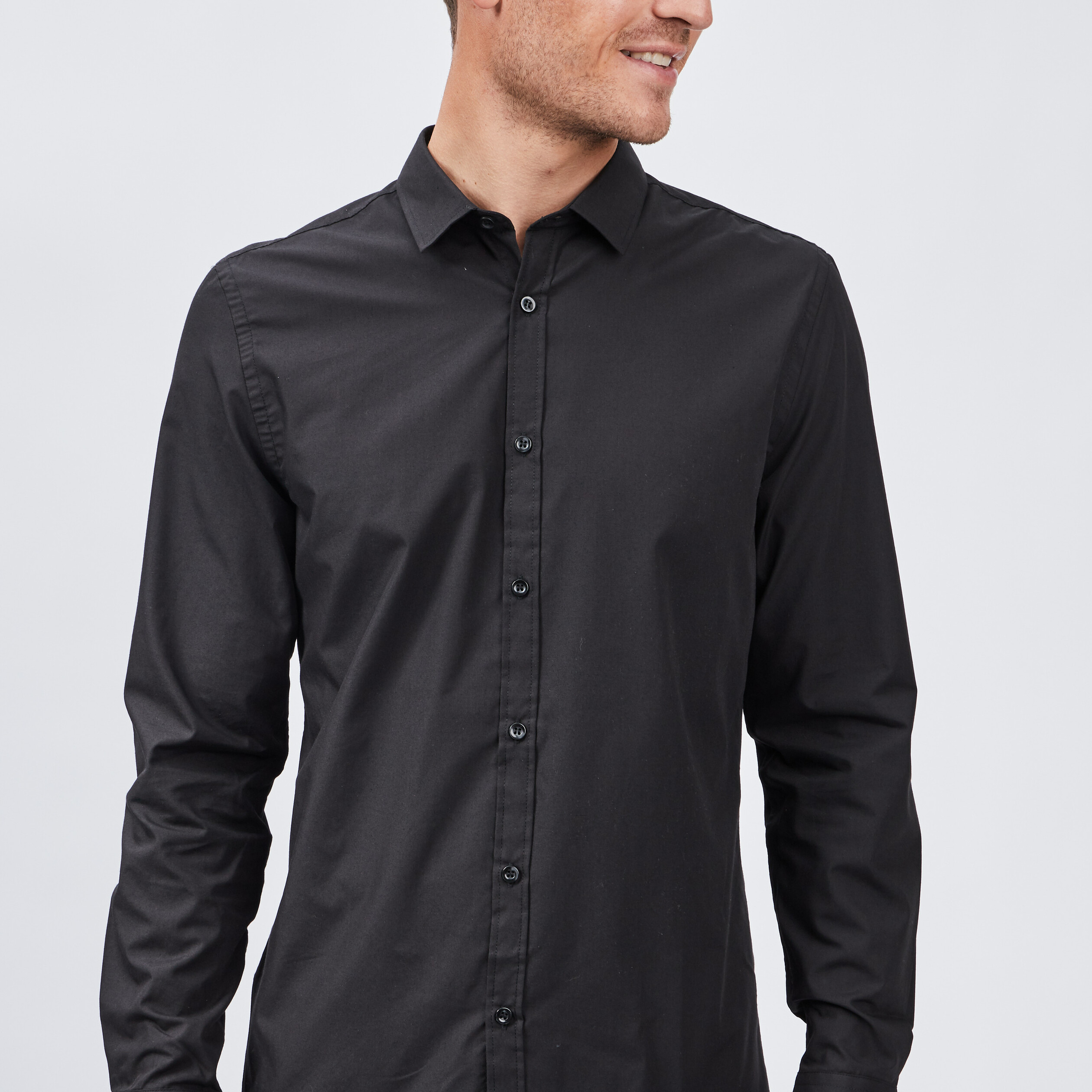 Chemise ajustée col italien noir homme | La Halle