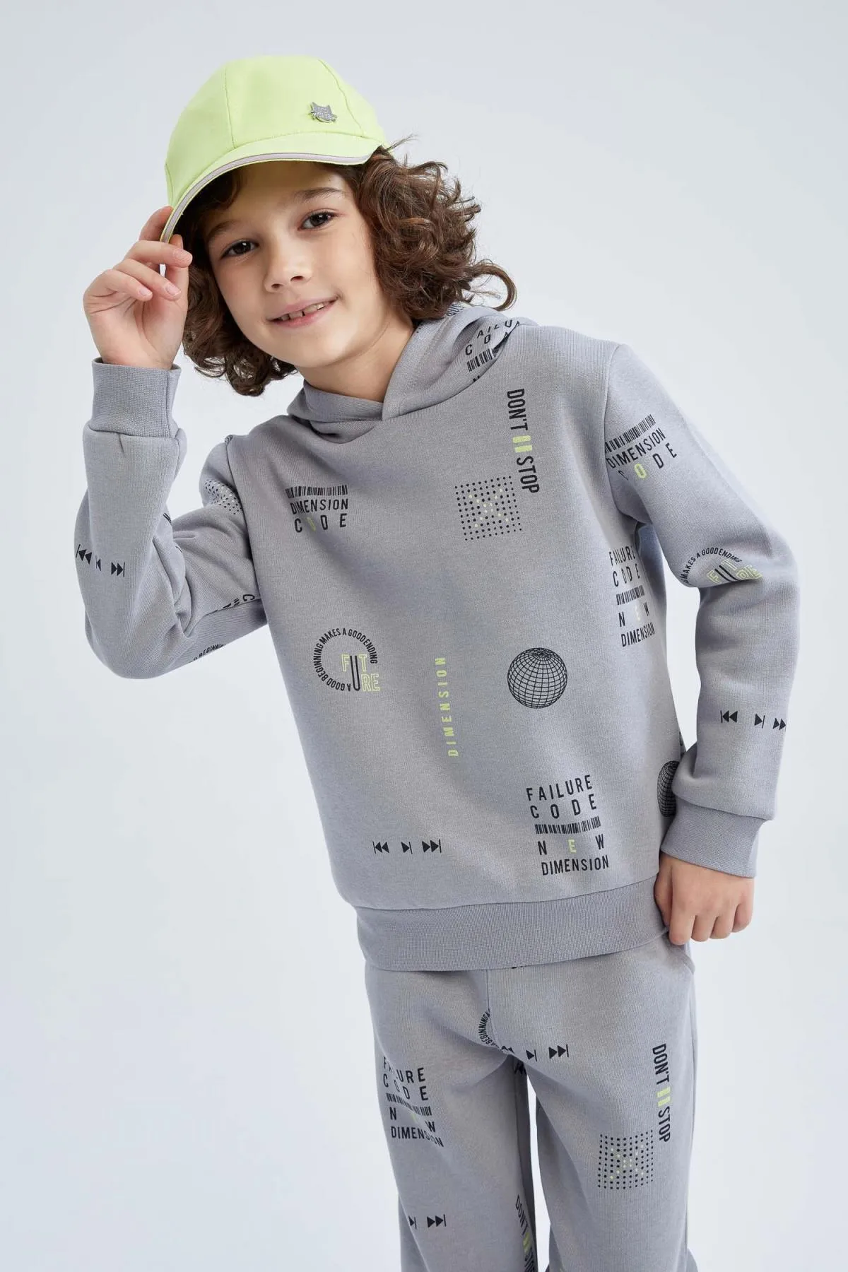 DeFacto  Dickes Kapuzen-Sweatshirt für Jungen in normaler Passform V3307a623sp