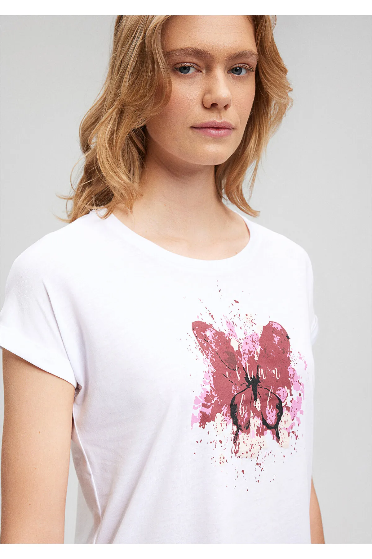 Mavi  Weißes Istanbul-T-Shirt mit Schmetterlingsdruck, schmale Passform / Slim Fit 167576-620