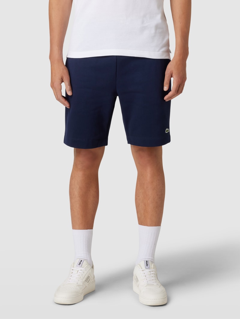 Sweatshorts mit Label-Applikation in marineblau