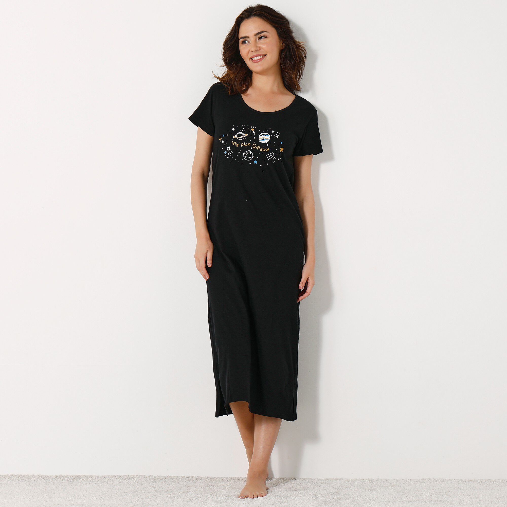 Chemise de nuit longue manches courtes motif «galaxie»