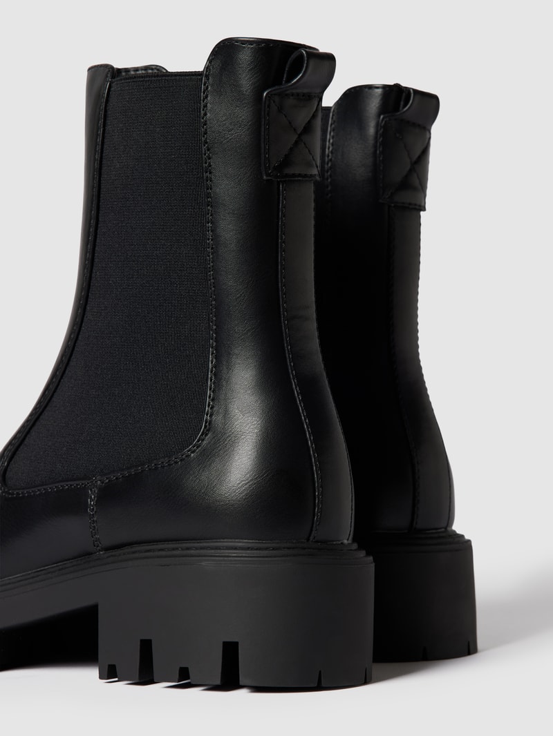 Chelsea Boots mit profilierter Sohle Modell 'BETTY' in schwarz