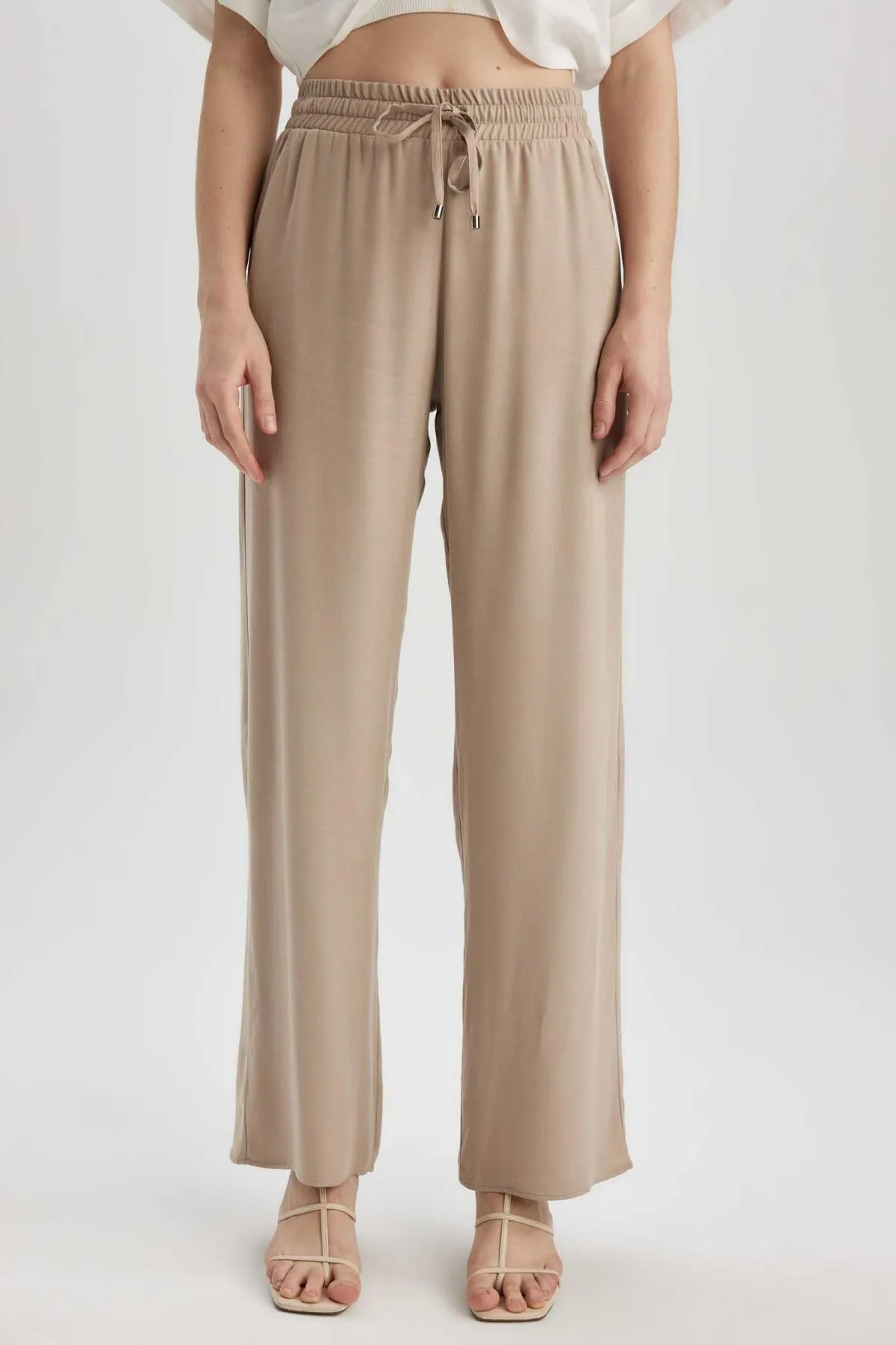 DeFacto  Florida Florida-Hose aus Viskose mit hoher Taille und weitem Bein und Taschen, J8738az23sm