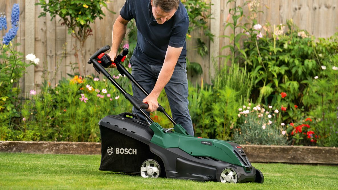 Akumulátorová sekačka Bosch Green 06008B9G03 AdvancedRotak 36V-44-750, 1x 36V 6,0 Ah a nabíječka AL 36V-20