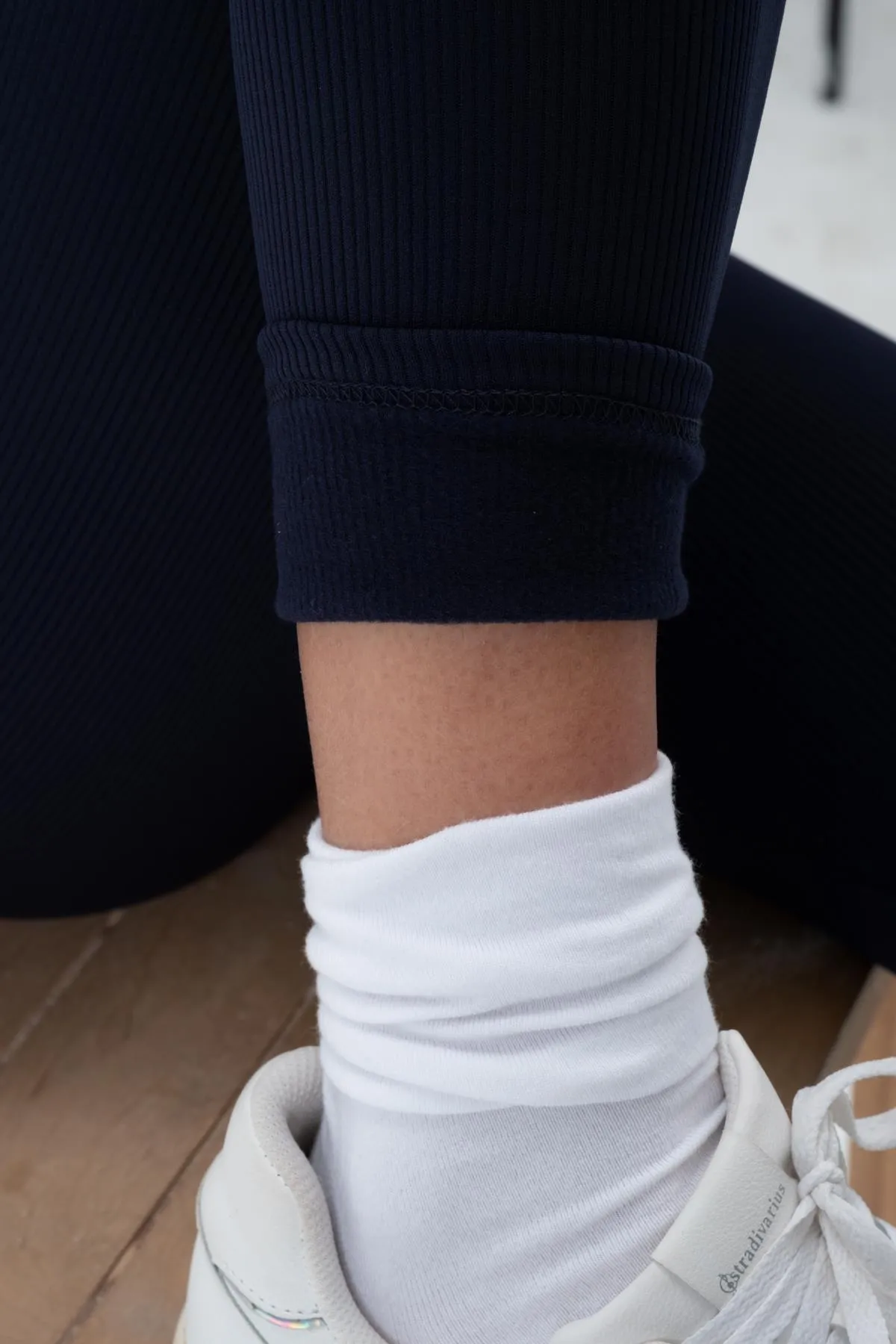 Domoda  Marineblaue Fleece-Innenseite, elastisch, erhöht, gerippt, geraffte Interlock-Winterstrick-Leggings @verona