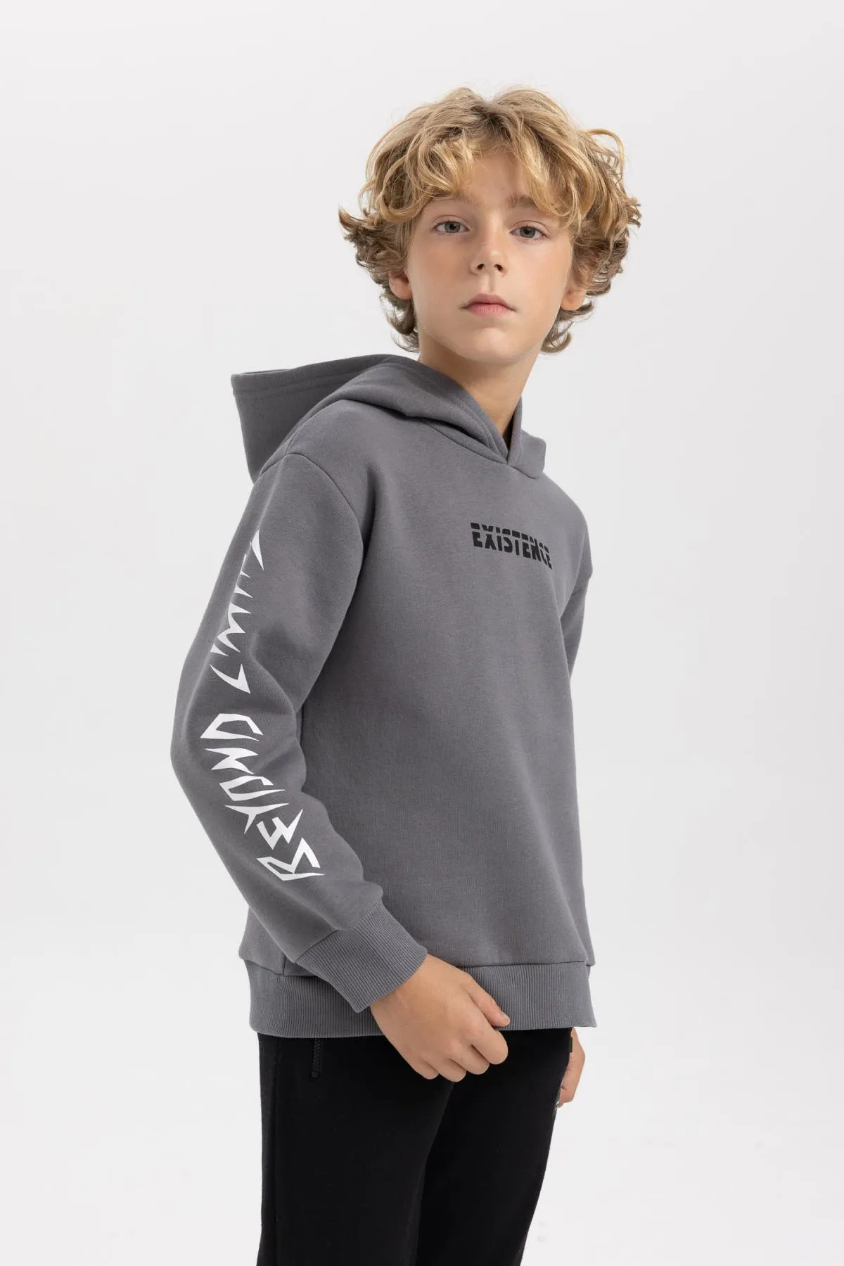 DeFacto  Dickes Kapuzen-Sweatshirt mit regulärer Passform für Jungen