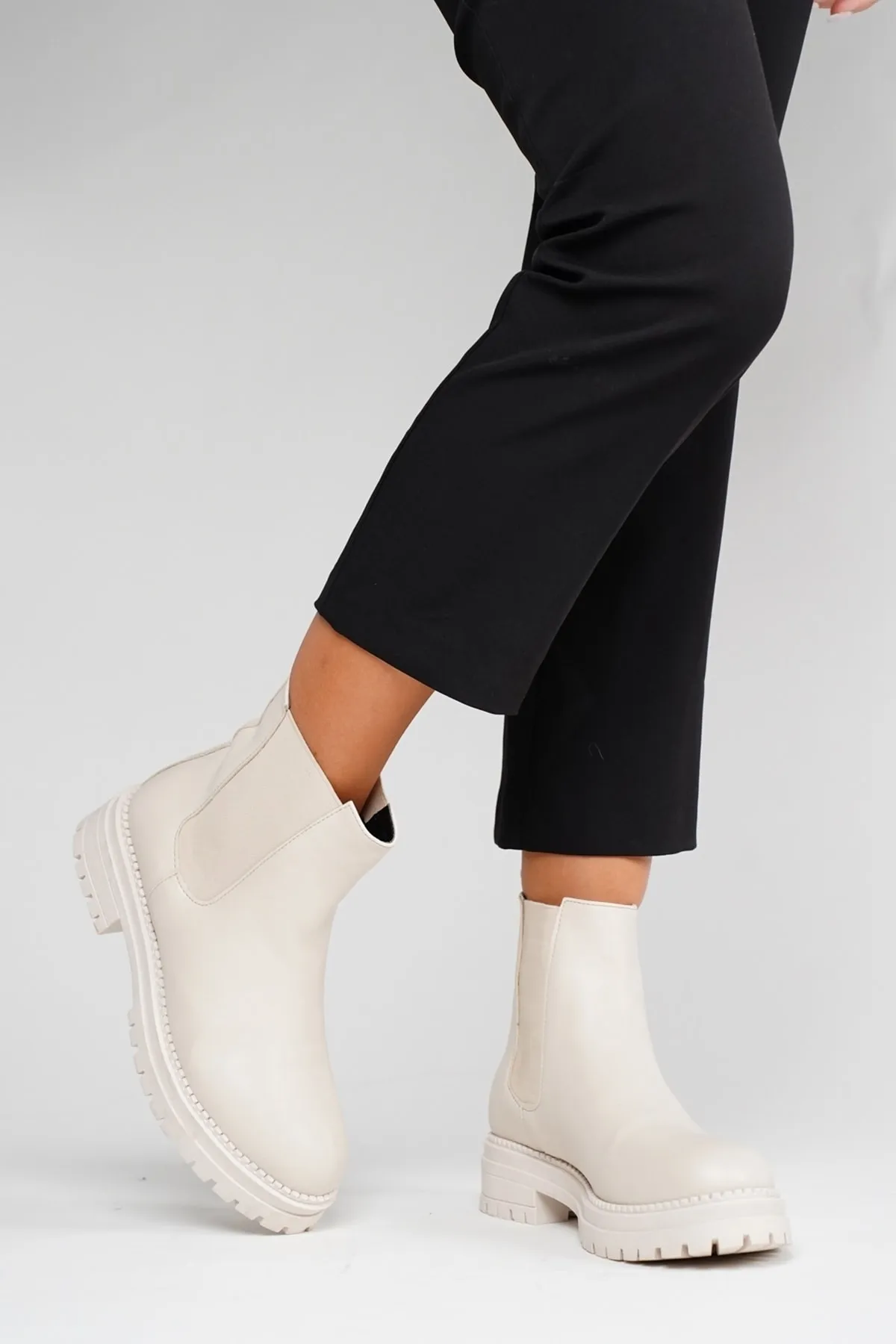 LuviShoes  Eigene beige Damenstiefel