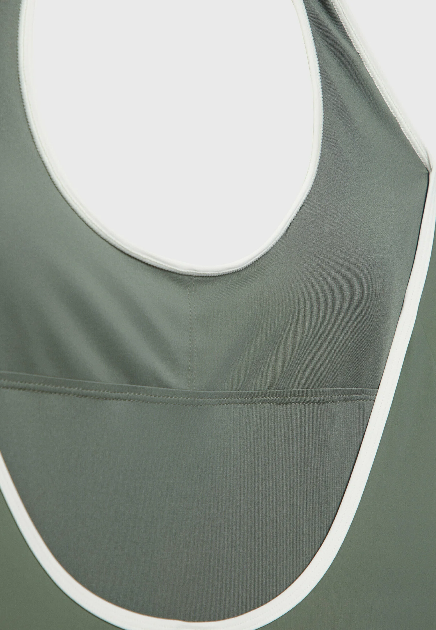 Traje de baño Stradivarius CUELLO HALTER CON VARILLA EN CONTRASTE
