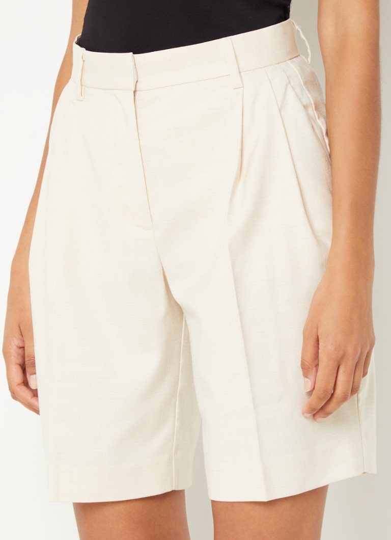 Shorts Selected Femme Selfina de cintura alta, corte reto e com bolsos laterais.