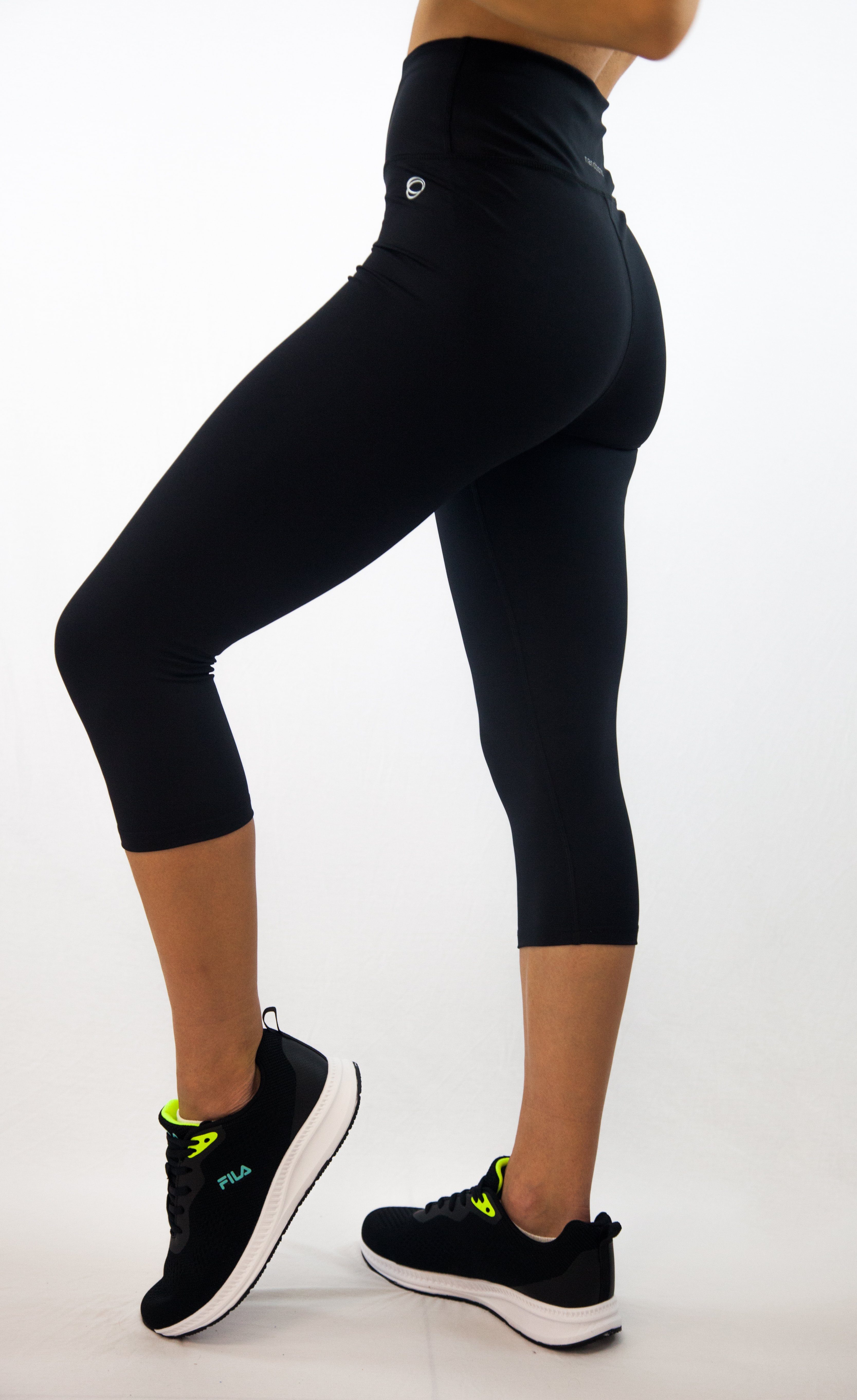 NANOBIONIC® Caprileggings Nanobionic® Anti-Cellulite Capri (DeLuxe Capri) (Innovative und exklusive NANOBIONIC®-Technologie, NASA I-Tech Award) NANOBIONIC® - eine nahezu endlose Energiequelle!!, www.nanobionic.de