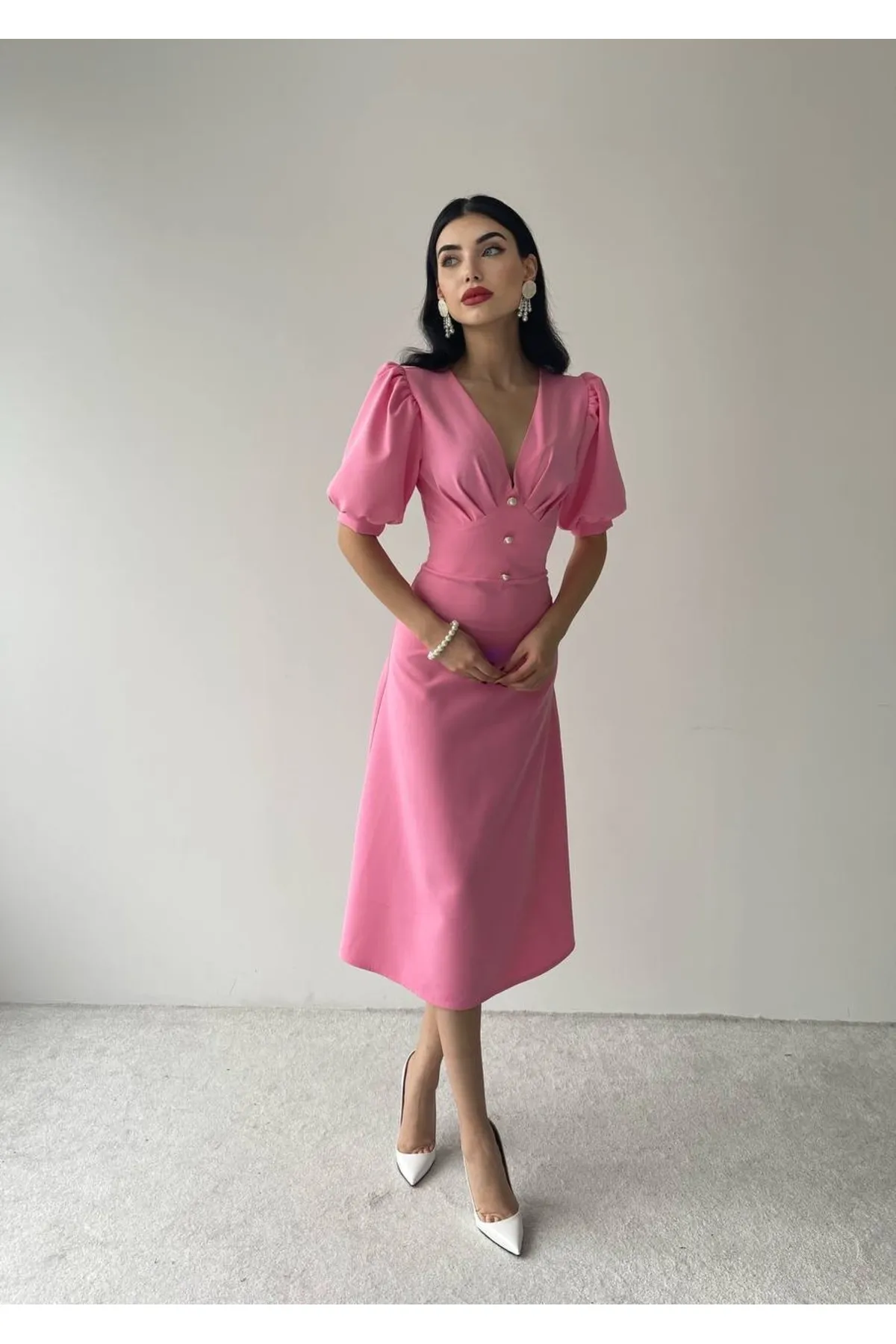 SONREİR  KLEID IN MIDI-LÄNGE MIT BALLONÄRMELN, KNOPFDETAILS VORNE